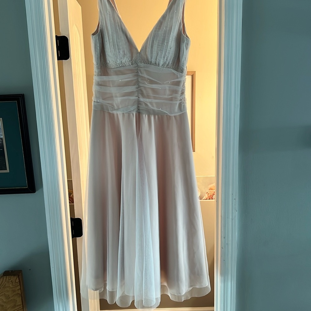 Women’s 10 JS Boutique blush flowy layered dress, stitched beads